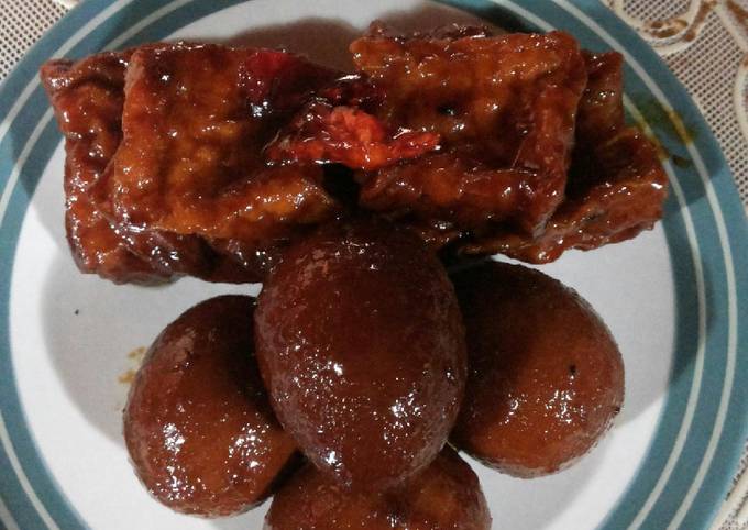 Bagaimana Menyiapkan Telur dan tahu bacem Anti Gagal