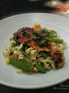 Foto resep Pasta Sayuran Berbumbu Tooping Ayam panggang