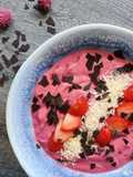 Smoothiebowl mit Himbeeren