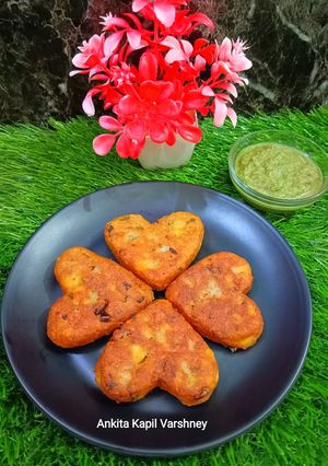 A picture of Singhare ka atta (Cutlet).