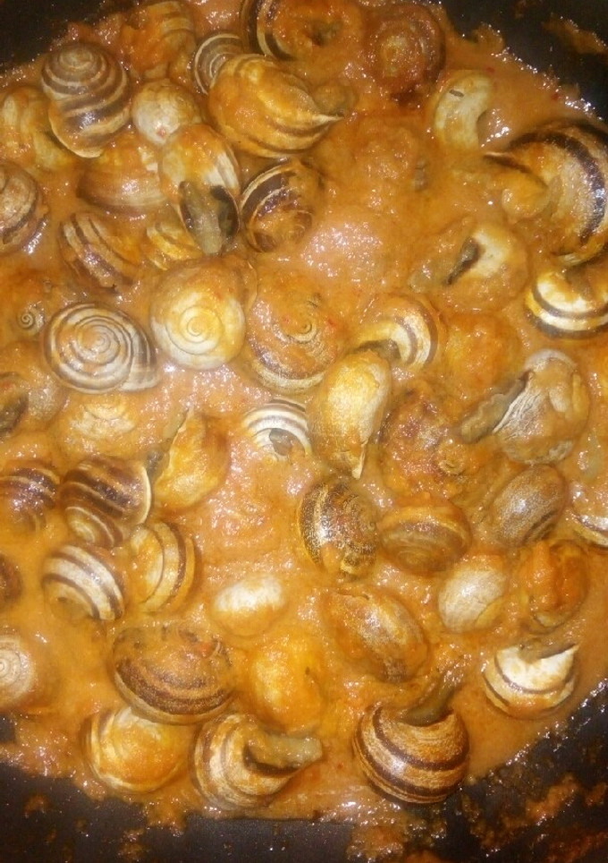Una foto de Caracoles en salsa
