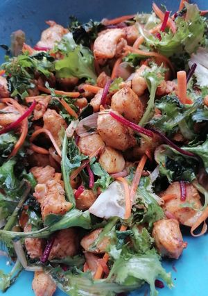 Salátahalom csirkeropogóssal (air fryer) recept fotója