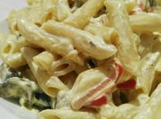 Una foto de macarrones con queso philadelphia