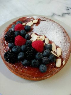 Una foto de Bizcocho de arándanos y moras