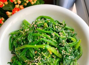 Hình của món Cải Bó Xôi Trộn Dầu Mè Hàn Quốc.