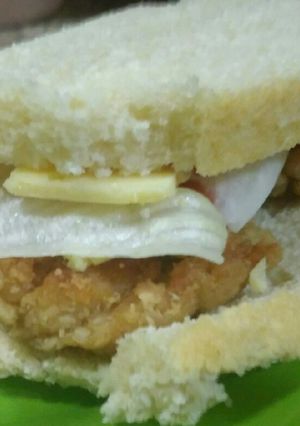 A picture of Fried chicken sandwich.
