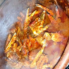 A picture of Leo's Spicy Crab Masala using Earthenware Kadai.