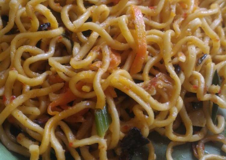 Bagaimana Menyiapkan Mie Goreng Spesial (pedas), Lezat