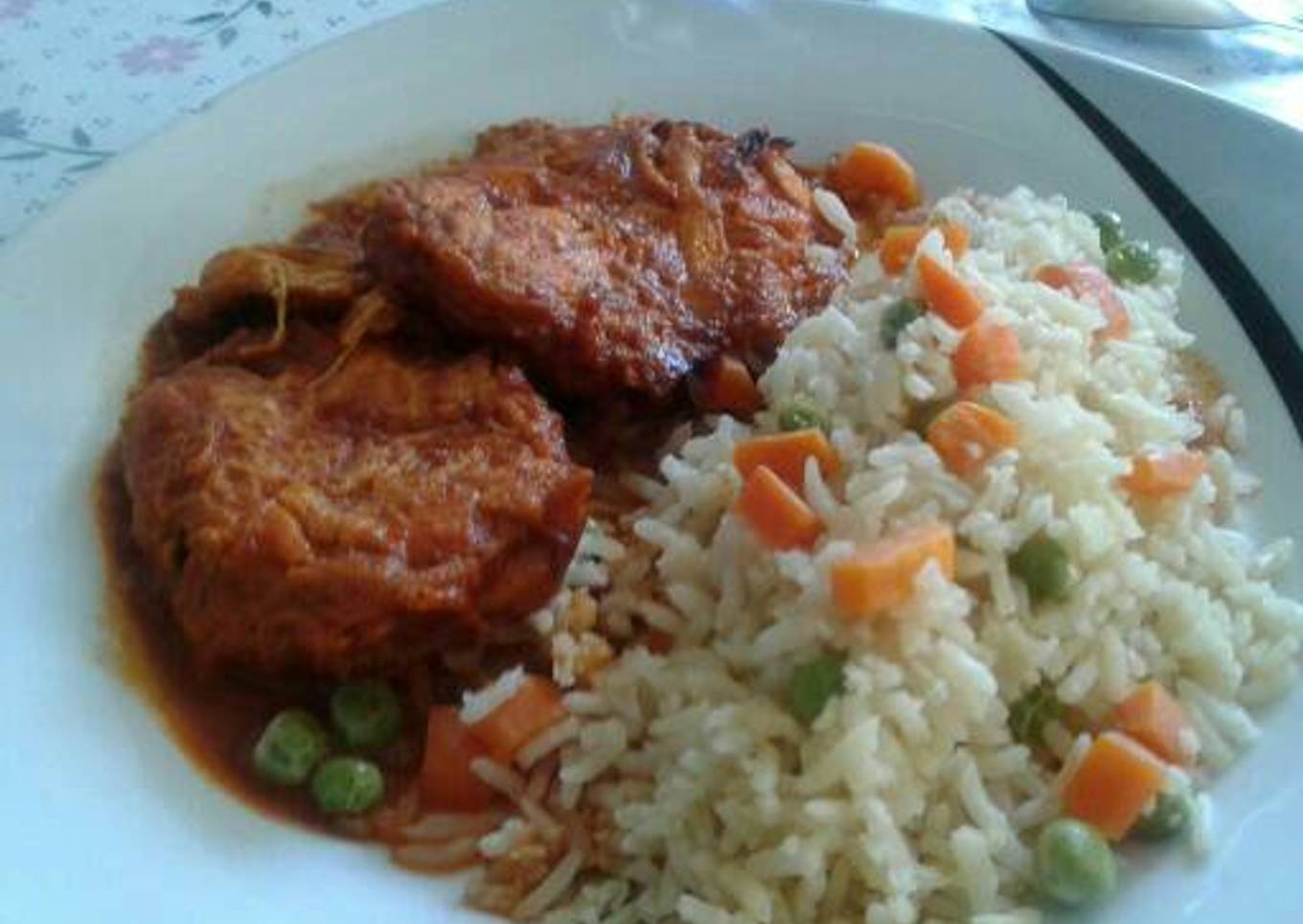 Tortitas de pollo en salsa de 3 chiles