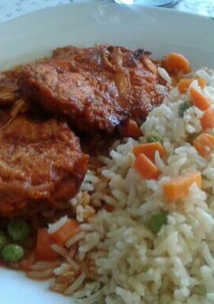 Una foto de Tortitas de pollo en salsa de 3 chiles