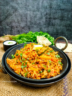 તવા પુલાવ (Tawa pulav recipe in Gujarati) રેસીપી મુખ્ય ફોટો