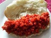Una foto de pan con salchicha