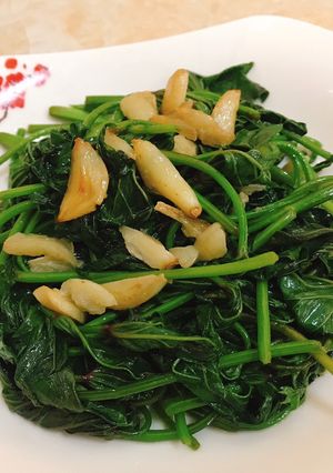 Hình của món Rau lang xào tỏi 🌳.