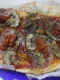 Pizza de Beicon, Chorizo y Champiñones