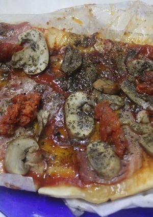 Foto principal de Pizza de Beicon, Chorizo y Champiñones