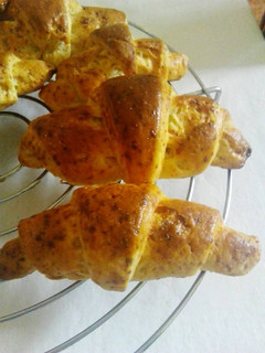A picture of Cheese croissant.