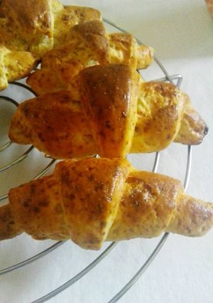 A picture of Cheese croissant.