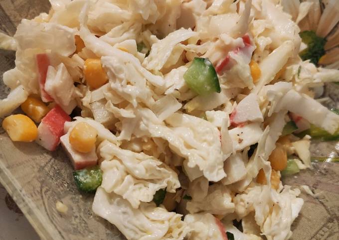 Салат из пекинской капусты, крабовых палочек и кукурузы🥗