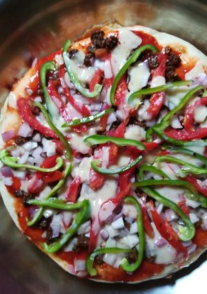 A picture of Beef pizza.... 😋.