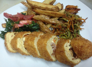 Una foto de Pechuga de pollo rellena