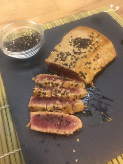 Una foto de Atún marinado estilo asiático