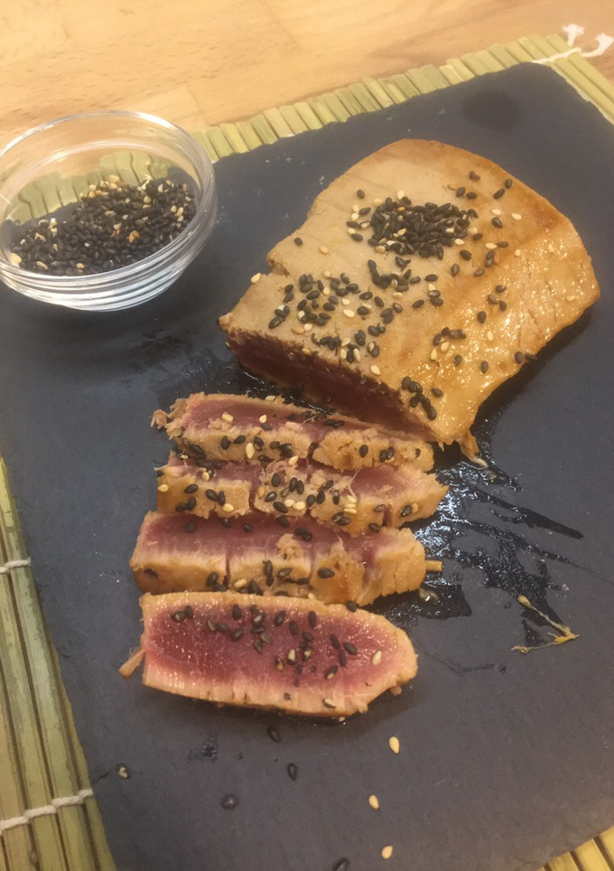 Una foto de Atún marinado estilo asiático