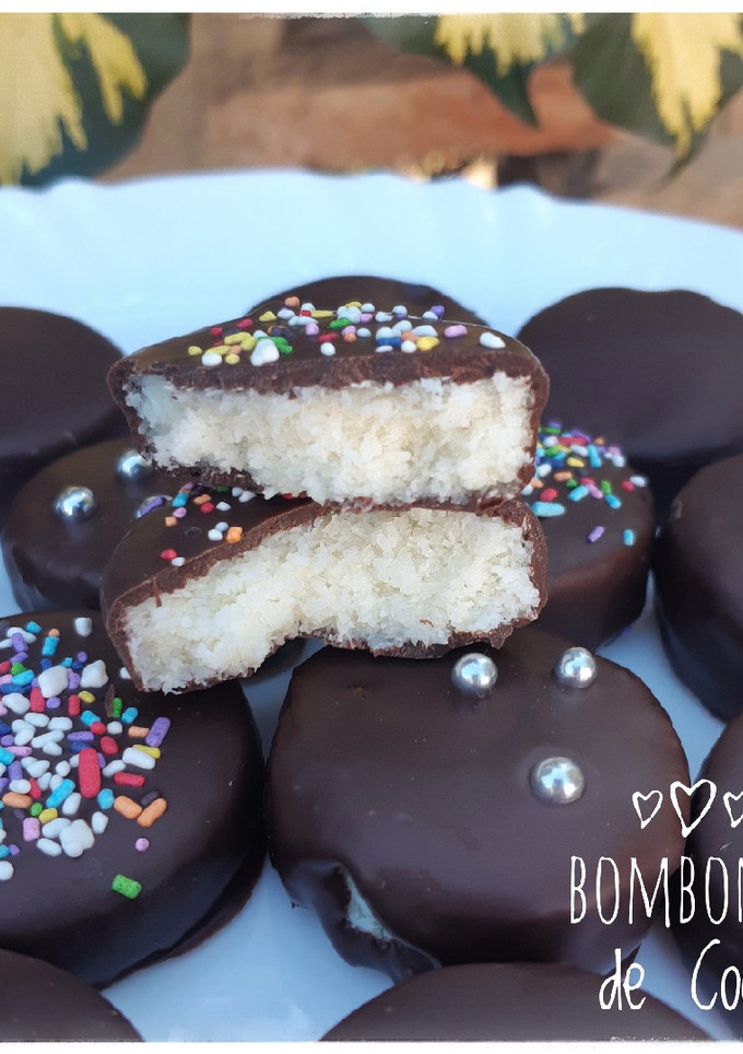 Una foto de Bombones de Coco 🥥