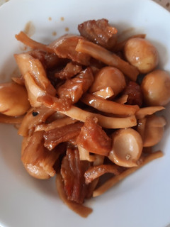 Hình của món Thịt kho trứng.