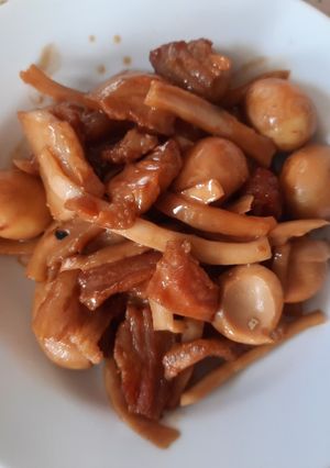 Hình của món Thịt kho trứng.