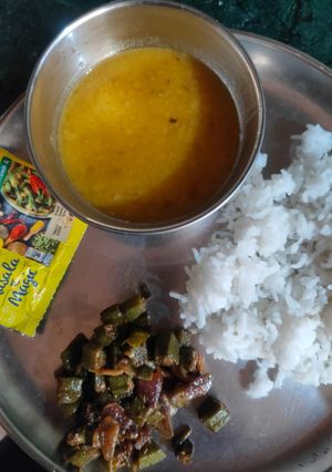 प्याज़ वाली भिन्डी (pyaz wali bhindi recipe in Hindi) रेसिपी मुख्य फोटो
