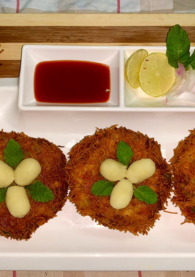 உருளைக்கிழங்கு பறவை கூடு கட்லெட் / potato bird nest cutlet (Urulaikilanku cutlet recipe in tamil) செய்முறை முக்கிய புகைப்படம்