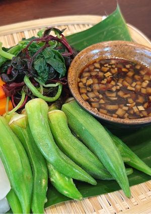 Hình của món Rau củ luộc chấm kho quẹt.