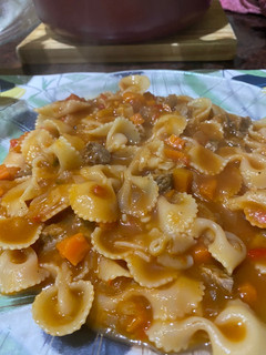Una foto de Guiso de fideos moñitos 🤤