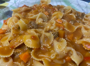 Una foto de Guiso de fideos moñitos 🤤