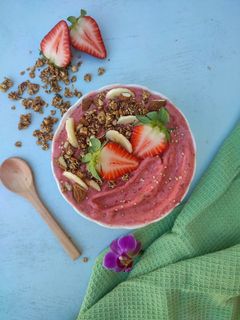 Foto de Smoothie Bowl de Morango e Banana