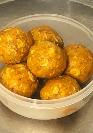 A picture of Doggy Treat Balls.