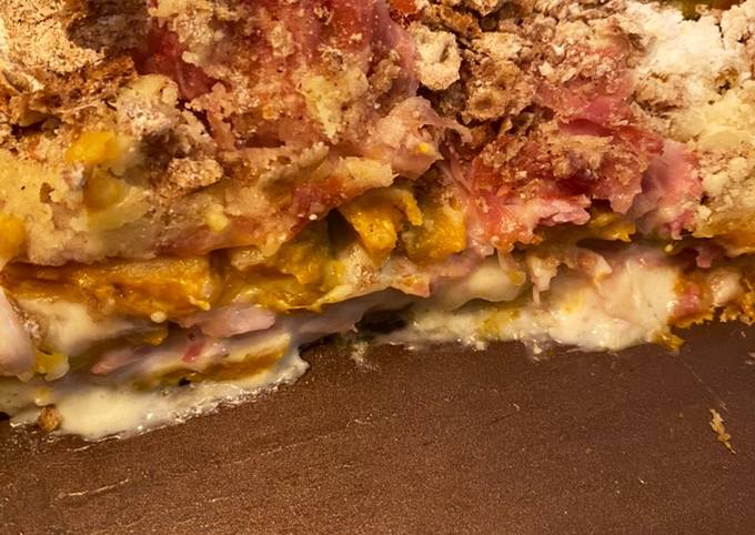 Lasagna di zucca, cotto e taleggio