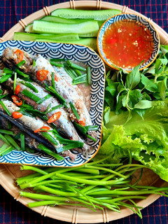 Hình của món Cá nục hấp cuốn bánh tráng.