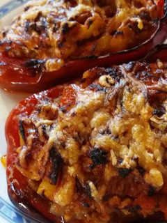 Una foto de Pimientos rojos rellenos