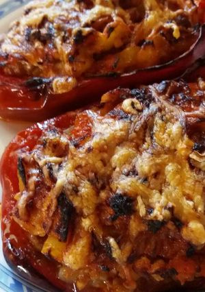Una foto de Pimientos rojos rellenos