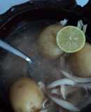 Caldo de papas y pollo desmenuzado criollo
