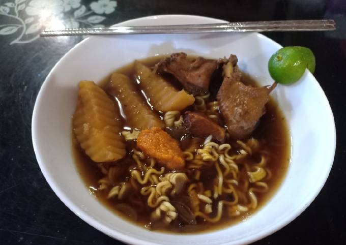 Semur ayam (sop mie ayam)