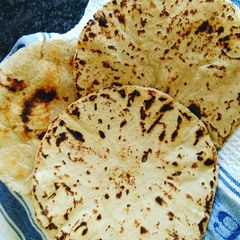 A picture of Jowar bhakri.