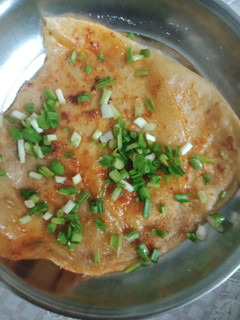 લીલા લસણ ના પરાઠા (Green Garlic Paratha Recipe In Gujarati) રેસીપી મુખ્ય ફોટો
