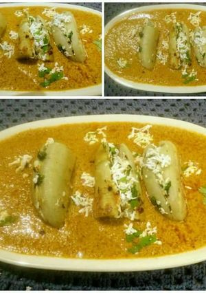 A picture of Kaccha Kela in coconut gravy.