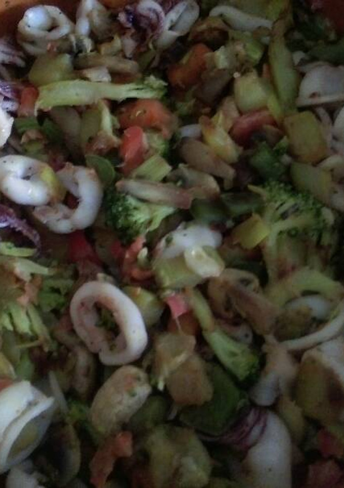 Una foto de Calamares con verdura