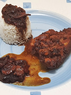 Una foto de Tajine de Pollo de variado de setas con curry al Mirin