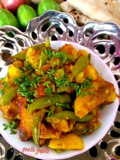 आलू परवल की सब्जी(aloo parwal ki sabzi recipe in hindi) रेसिपी मुख्य फोटो
