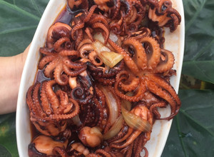 Hình của món Mực tua xào cay.