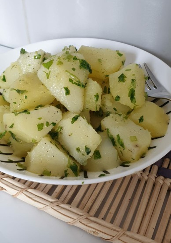 Una foto de Aperitivos (patatas con vinagre de perejil)